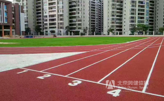 操場(chǎng)塑膠跑道的價(jià)格還與塑膠跑道的標(biāo)準(zhǔn)有關(guān)
